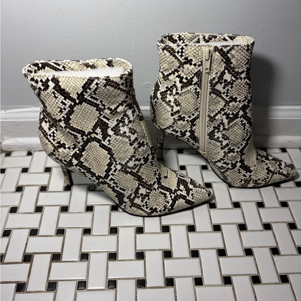 Thalia Sodi Snake-Print Pointed Ankle Boots - Cream & Black